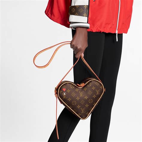 louis vuitton game on pouch|Louis Vuitton pouch male.